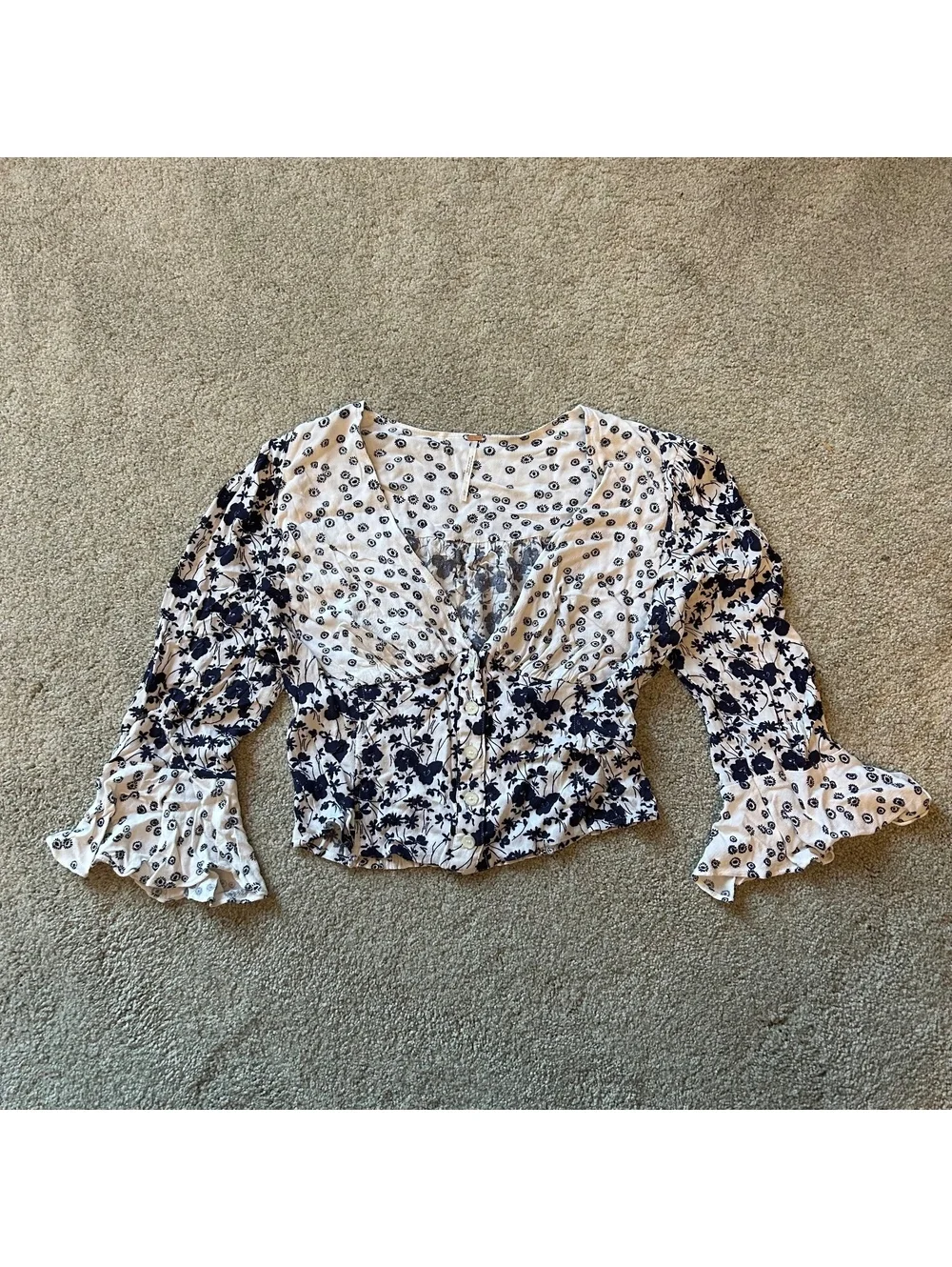 Free People Floral Print Button-Up Crop Top with Flared Sleeves women's size L